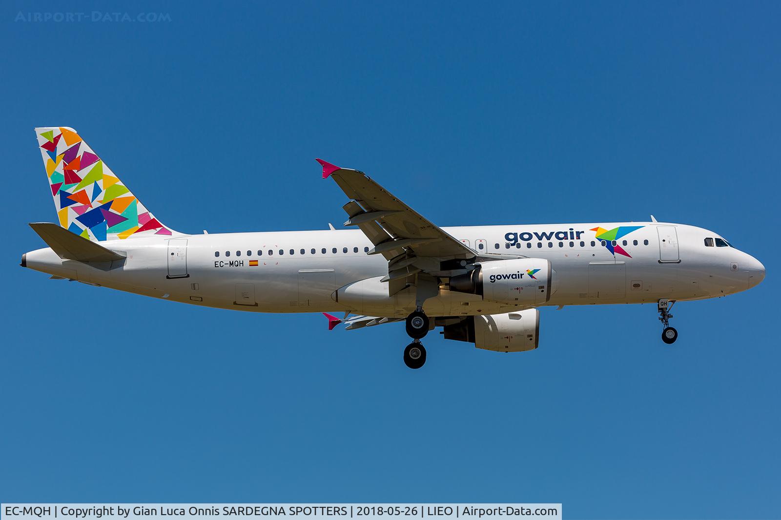EC-MQH, 2000 Airbus A320-214 C/N 1296, LANDING 05L
