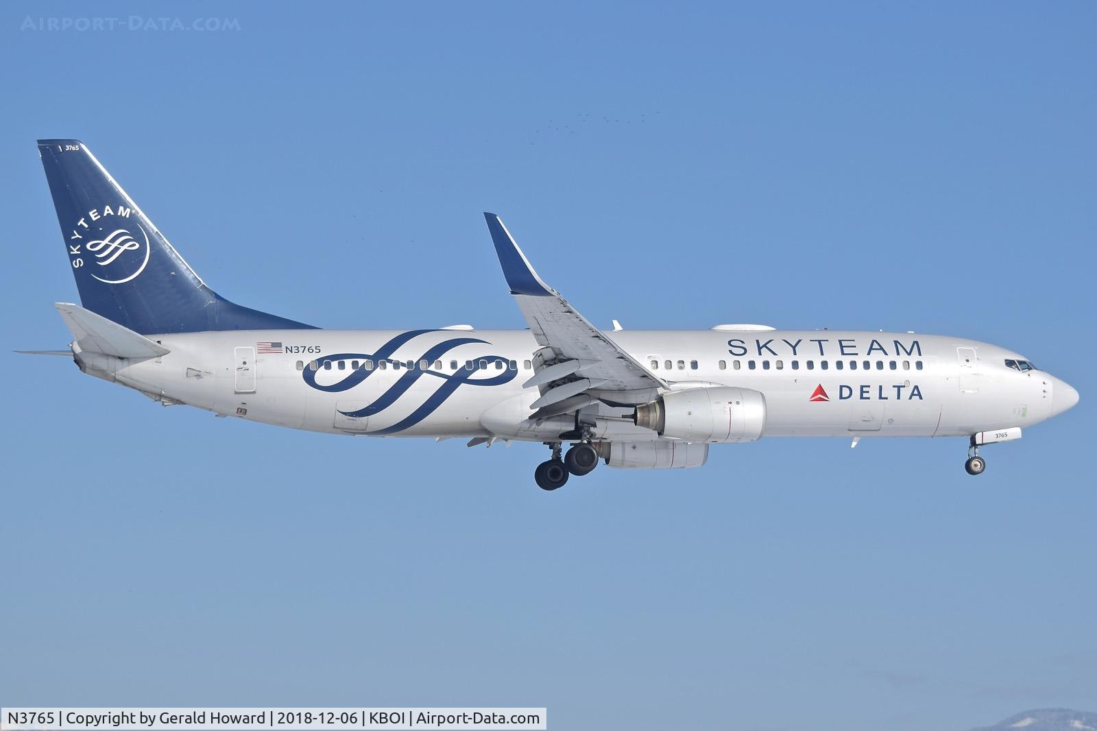 N3765, 2001 Boeing 737-832 C/N 30819, Landing BOI.
