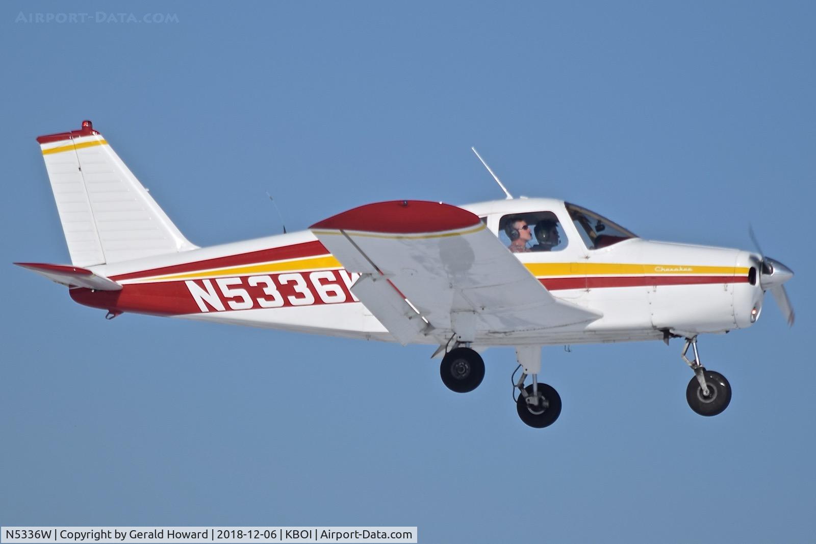 N5336W, 1962 Piper PA-28 C/N 28-393, Landing BOI.
