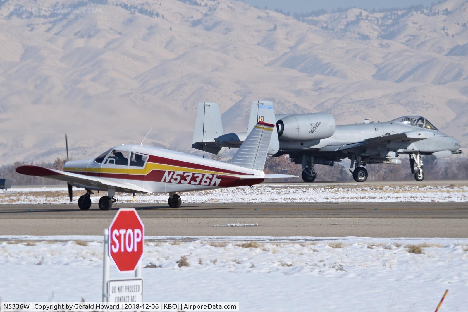 N5336W, 1962 Piper PA-28 C/N 28-393, Waiting for clearance to RWY 10R.