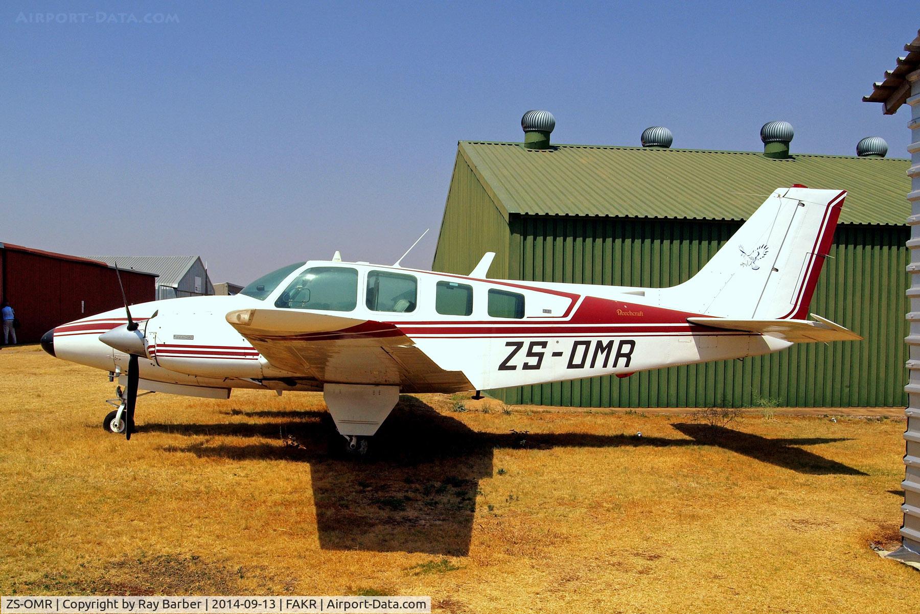 ZS-OMR, Beech 58 Baron Baron C/N TH-138, ZS-OMR   Beech 58 Baron [TH-138] Krugersdorp-Oatlands~ZS 13/09/2014