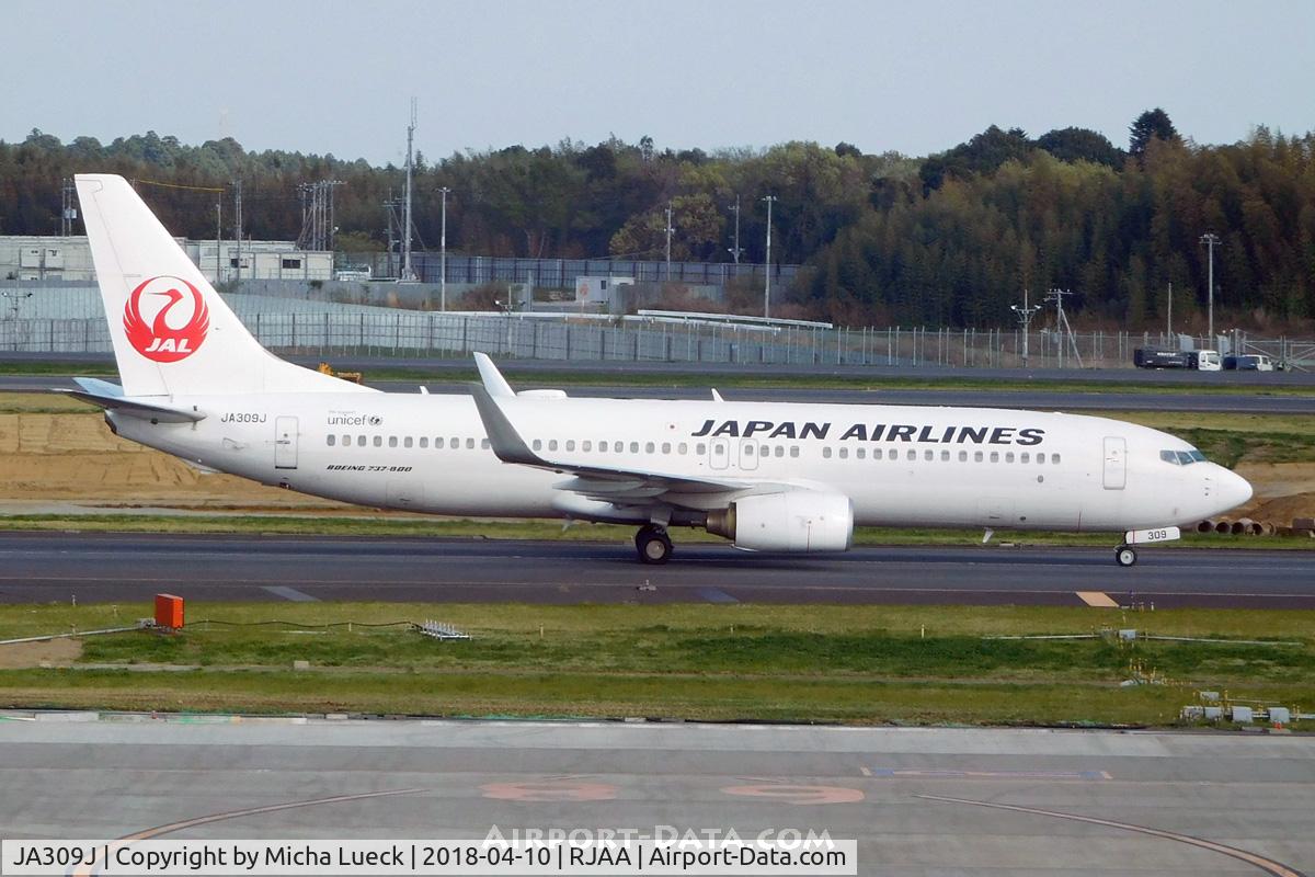 JA309J, 2008 Boeing 737-846 C/N 35338, At Narita