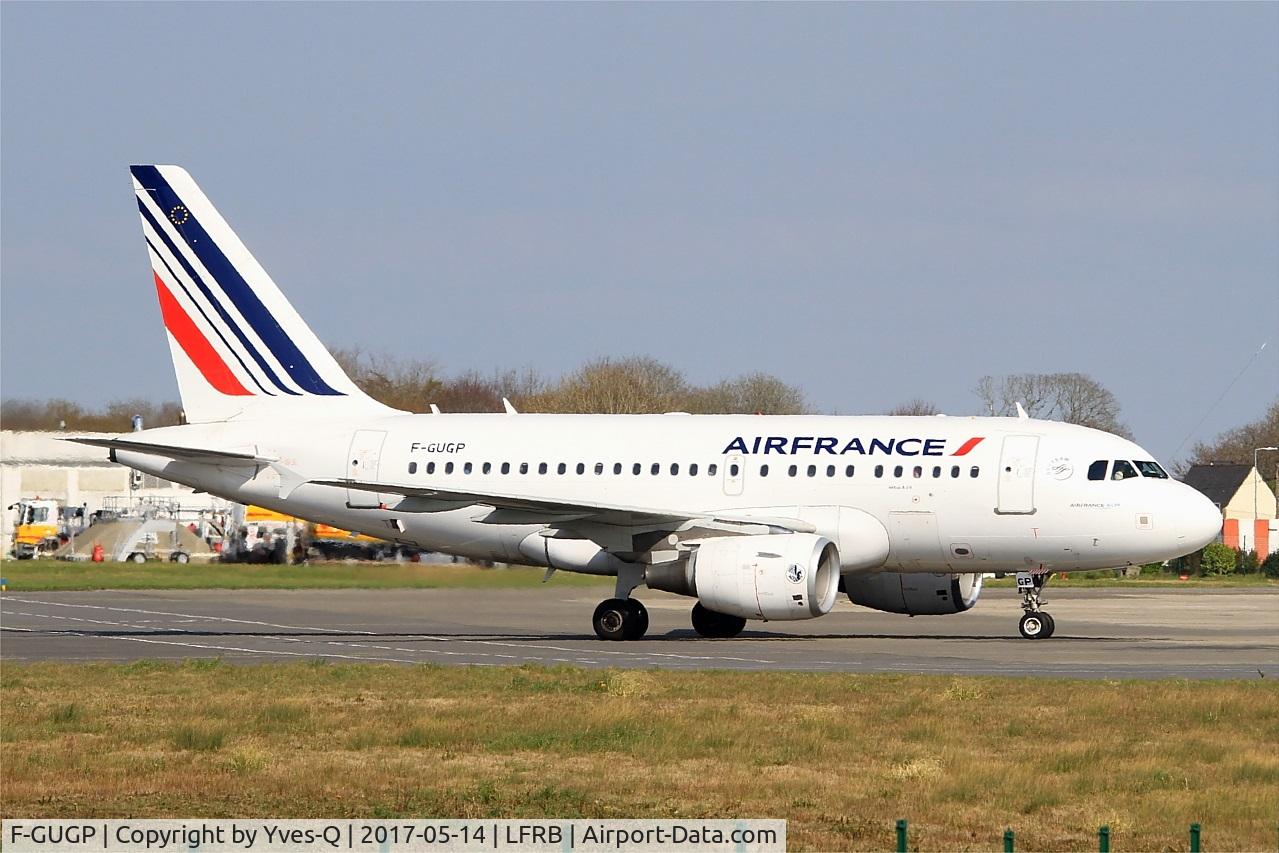 F-GUGP, 2006 Airbus A318-111 C/N 2967, Airbus A318-111, Taxiing to boarding ramp, Brest-Bretagne Airport (LFRB-BES