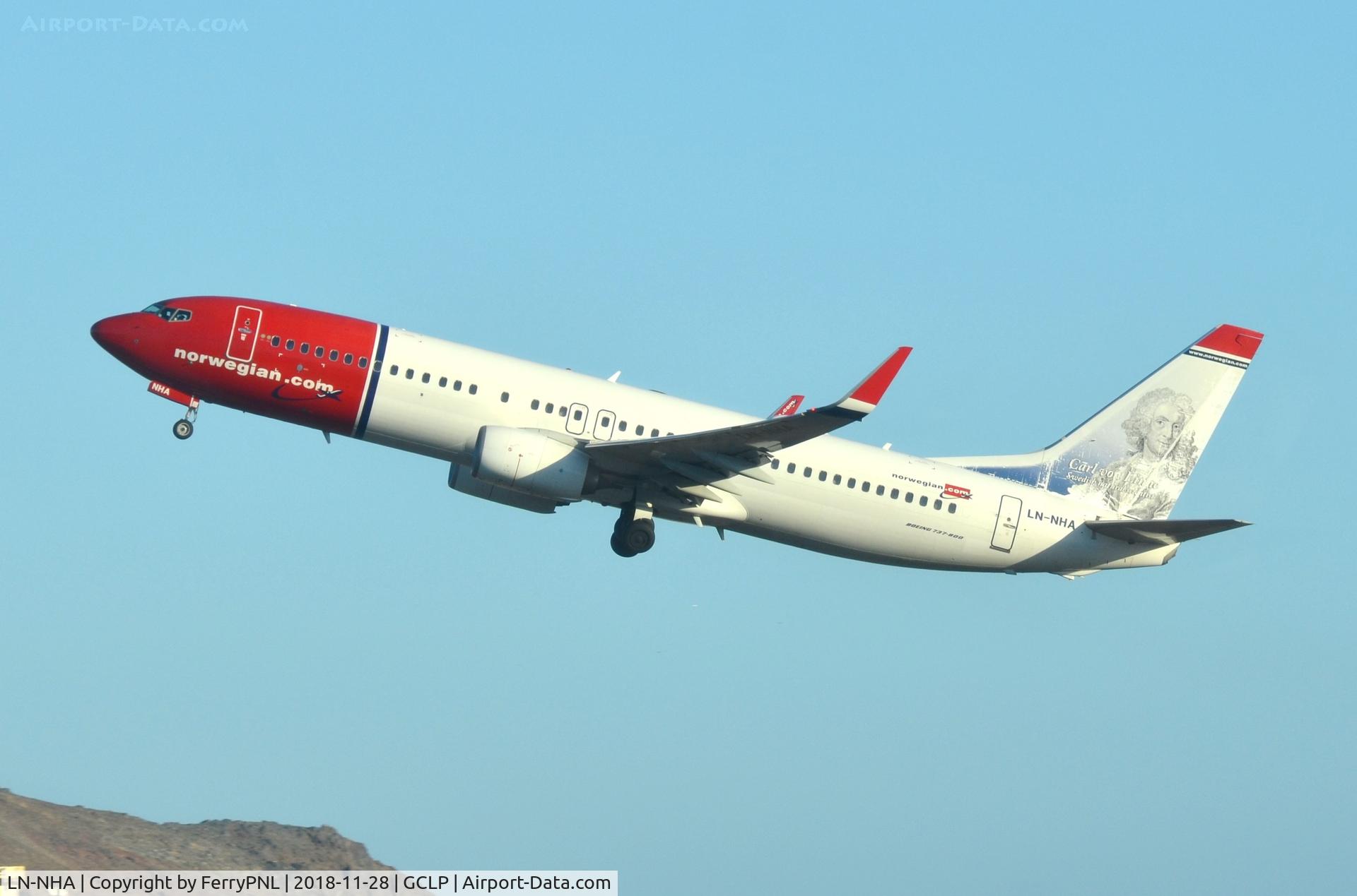 LN-NHA, 2014 Boeing 737-8JP C/N 41129, Norwegian B738 departing