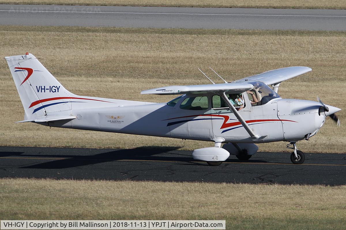 VH-IGY, 1978 Cessna 172N C/N 17269697, TAXIING