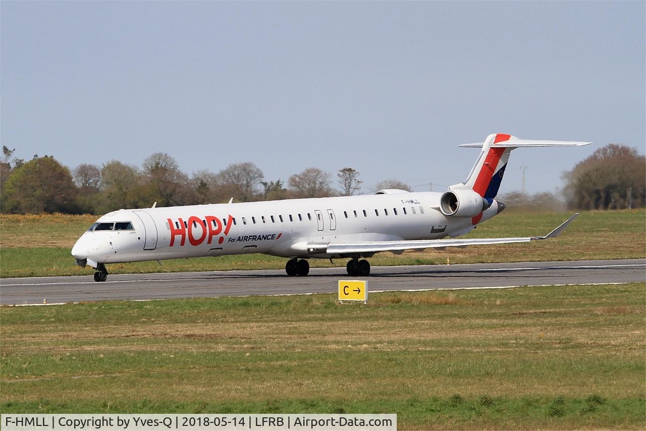 F-HMLL, 2011 Bombardier CRJ-1000EL NG (CL-600-2E25) C/N 19017, Bombardier CRJ-1000, Taxiing rwy 07R, Brest-Bretagne airport (LFRB-BES)
