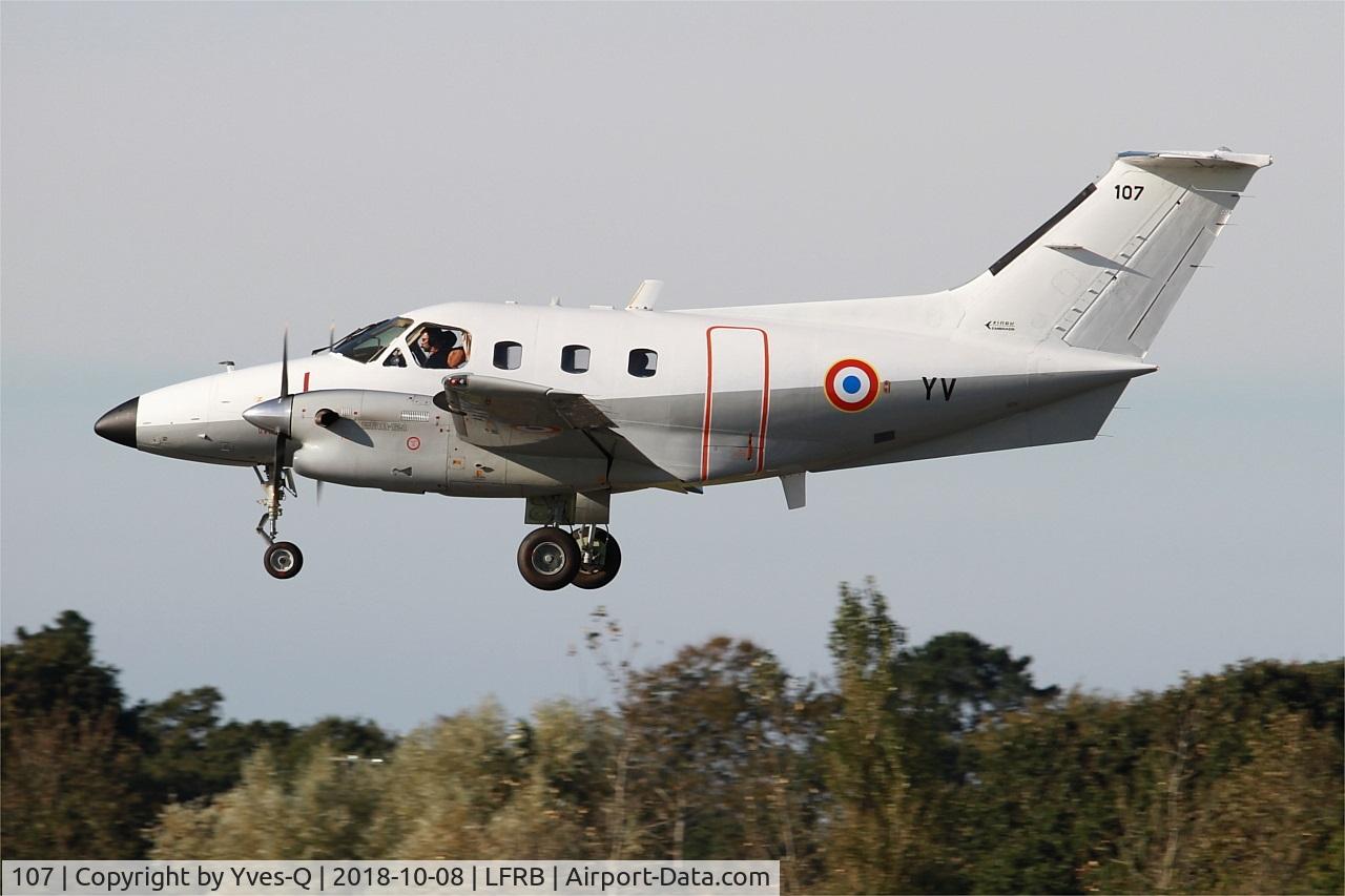 107, Embraer EMB-121AA Xingu C/N 121107, Embraer EMB-121AA Xingu, On final rwy 25L, Brest-Bretagne Airport (LFRB-BES)
