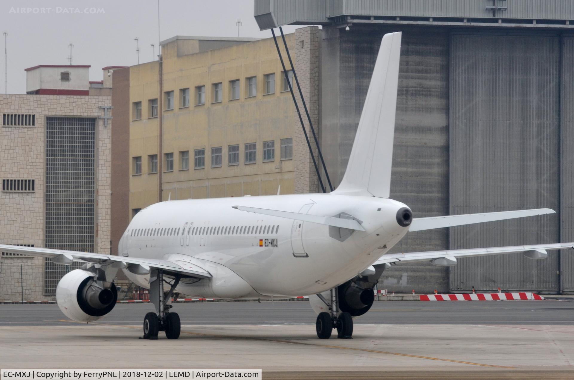 EC-MXJ, 1998 Airbus A320-214 C/N 876, Gowair A320 parked in MAD