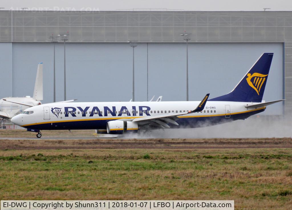EI-DWG, 2007 Boeing 737-8AS C/N 33620, Landing rwy 14R