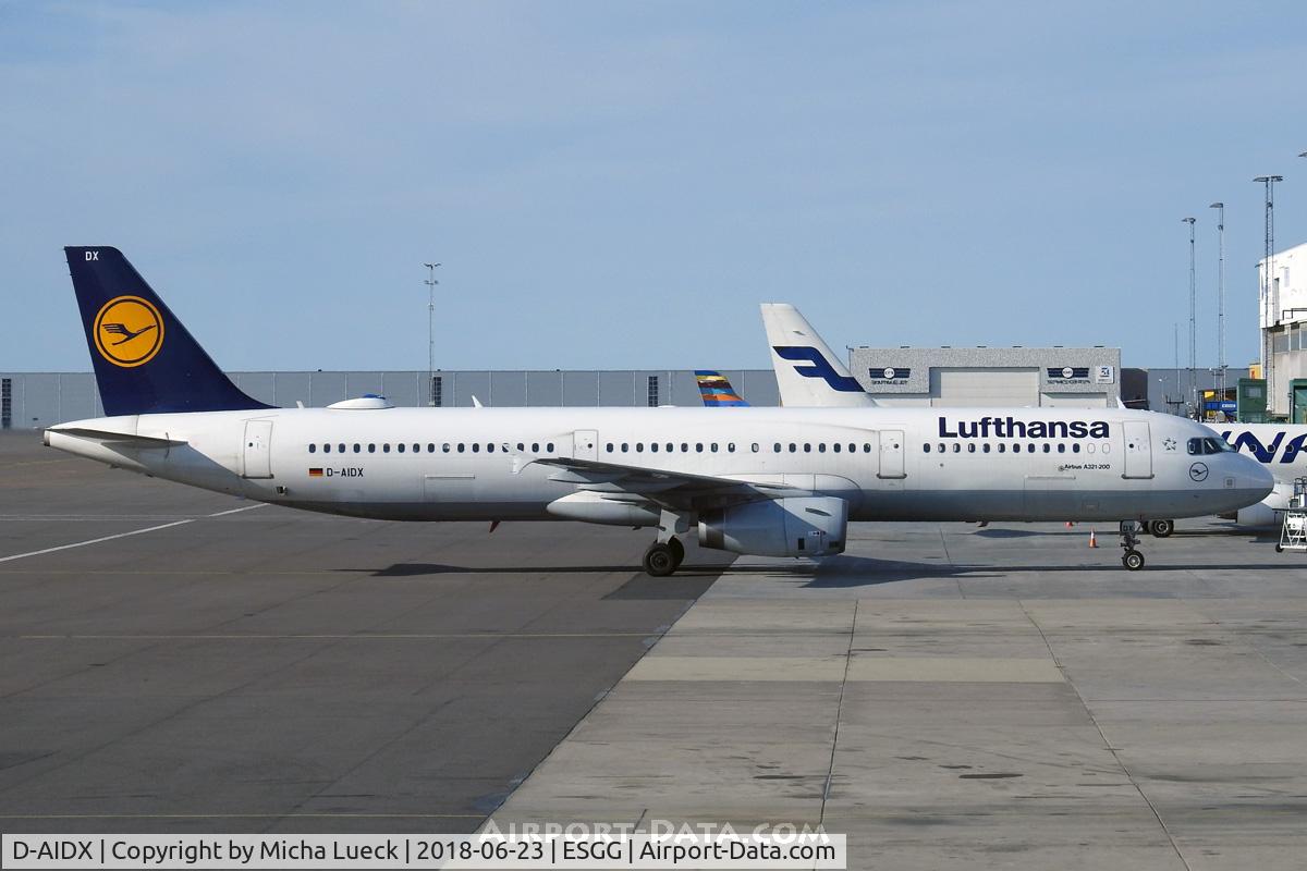 D-AIDX, 2015 Airbus A321-231 C/N 6451, At Gothenburg