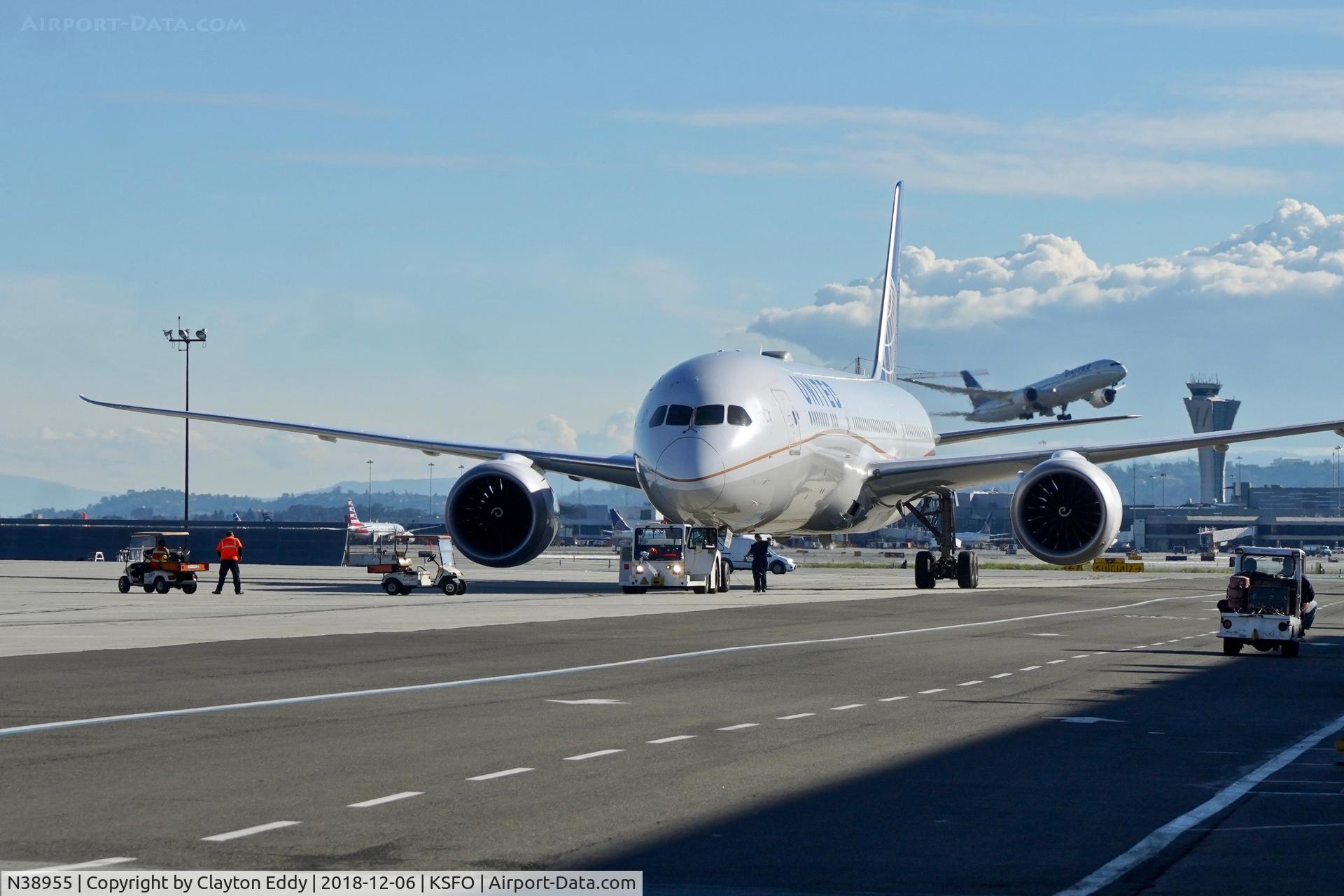 N38955, 2015 Boeing 787-9 Dreamliner C/N 37814, SFO 2018.