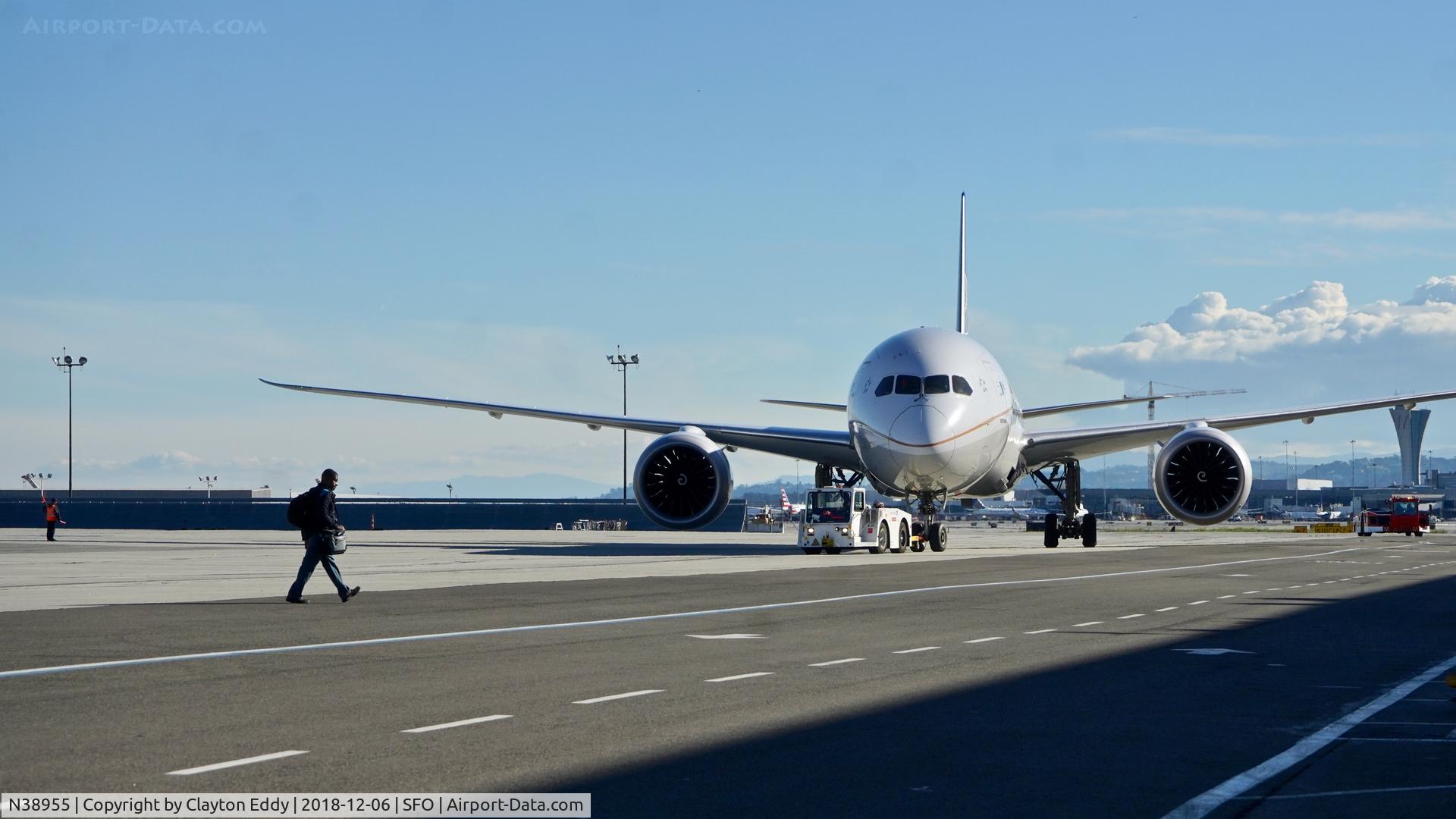 N38955, 2015 Boeing 787-9 Dreamliner C/N 37814, SFO 2018.