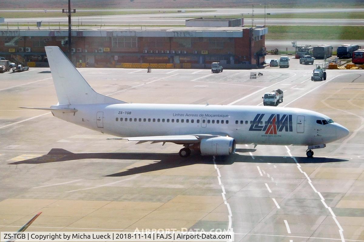 ZS-TGB, 1998 Boeing 737-36Q C/N 29327, At O.R. Tambo