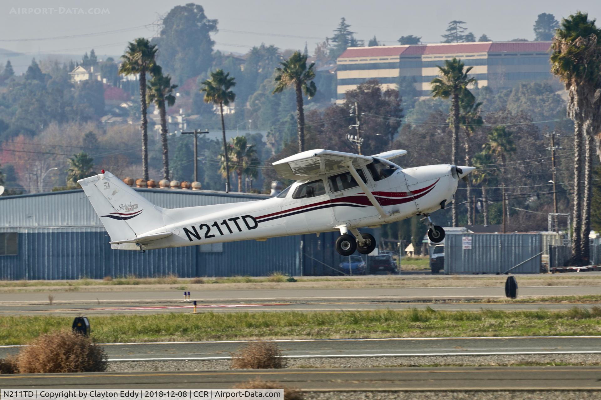 N211TD, 2000 Cessna 172S C/N 172S8524, Buchanan Field Concord California 2018.