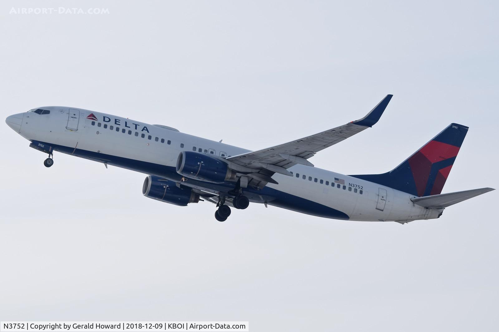 N3752, 2001 Boeing 737-832 C/N 30492, Departing BOI.