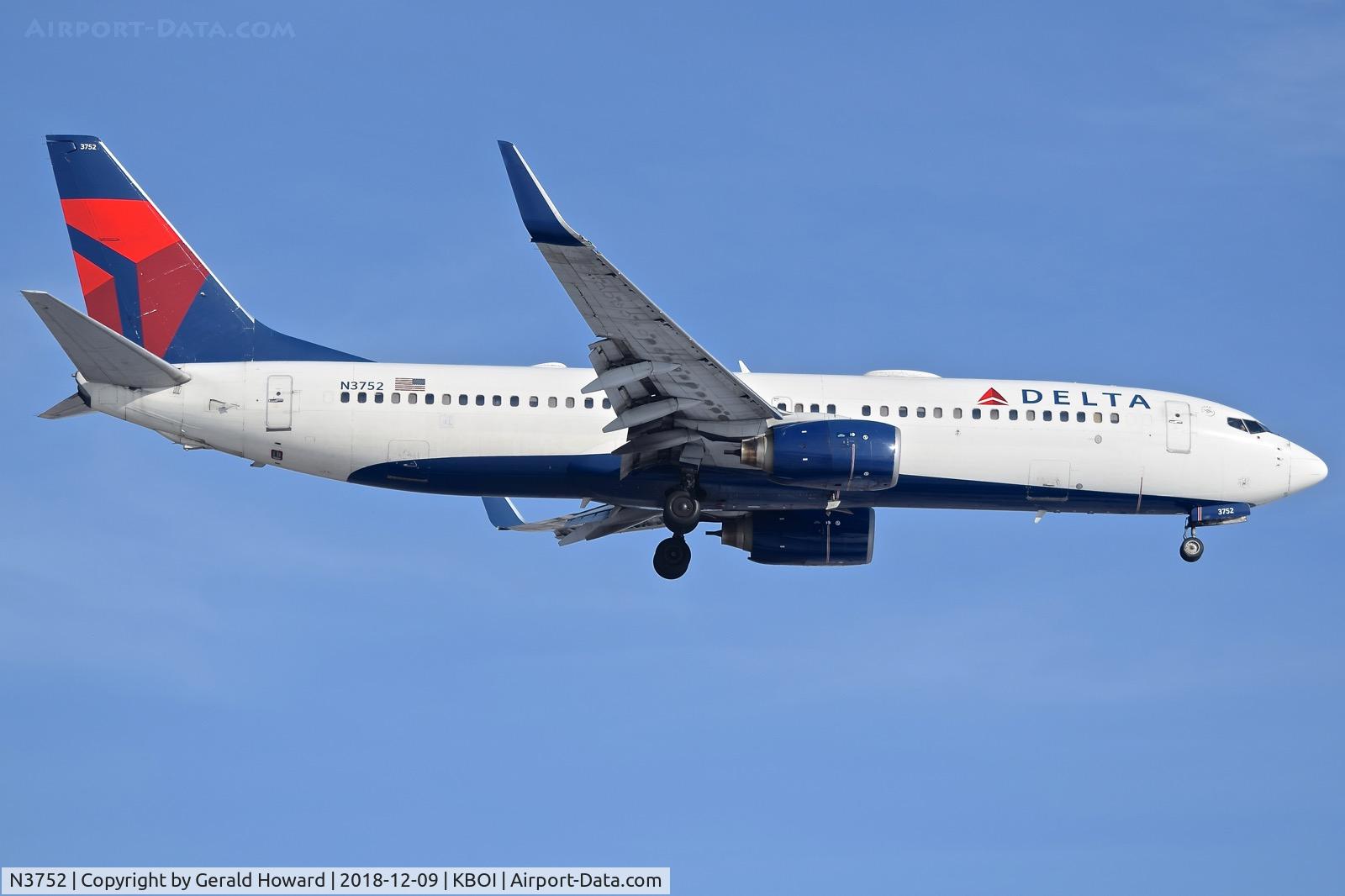 N3752, 2001 Boeing 737-832 C/N 30492, Landing BOI.