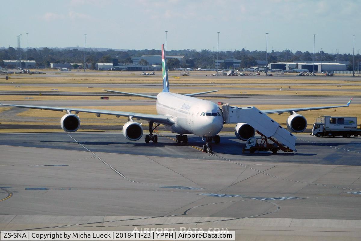 ZS-SNA, 2002 Airbus A340-642 C/N 410, At Perth