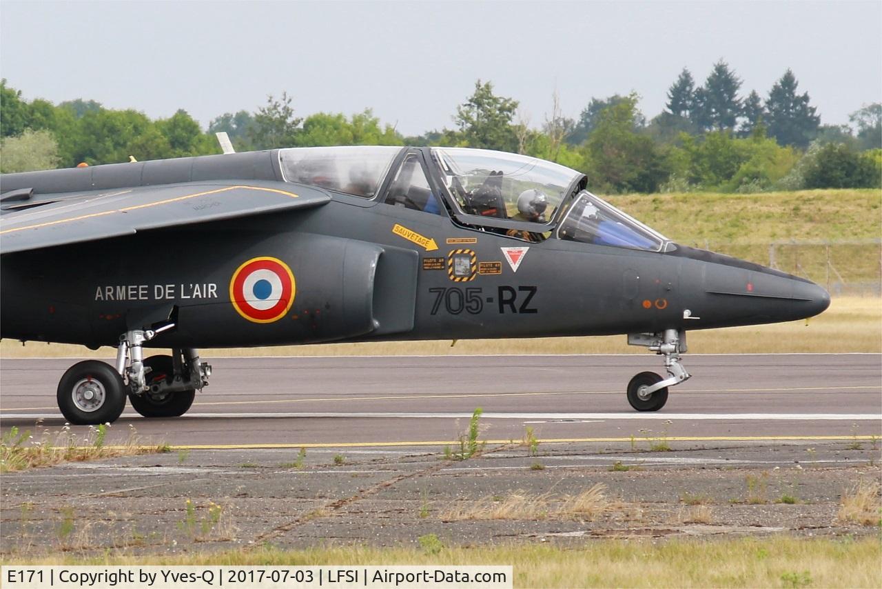 E171, Dassault-Dornier Alpha Jet E C/N E171, Dassault-Dornier Alpha Jet E, Taxiing to holding point rwy 29, St Dizier-Robinson Air Base 113 (LFSI) Open day 2017