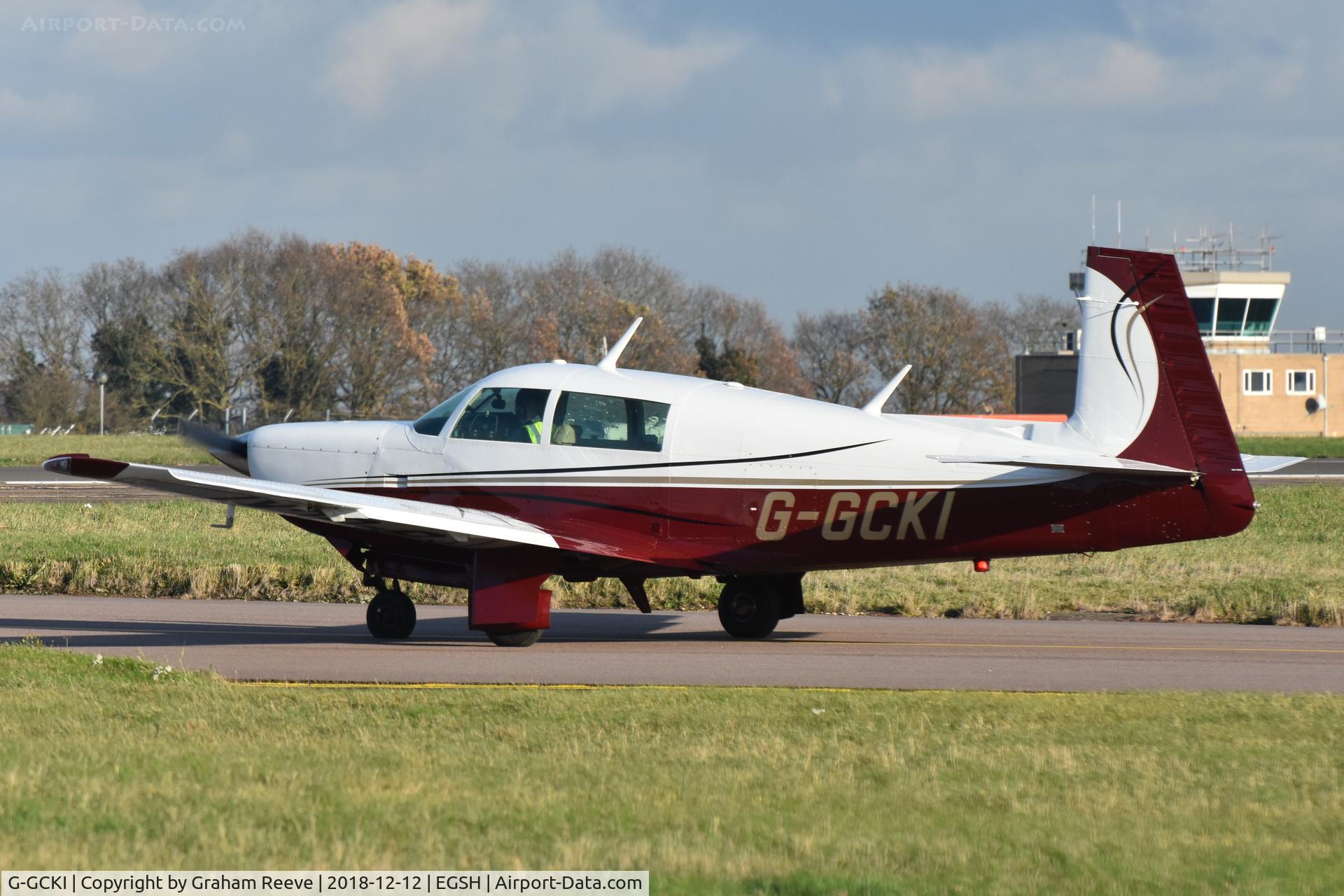 G-GCKI, 1980 Mooney M20K C/N 25-0401, Departing from Norwich.