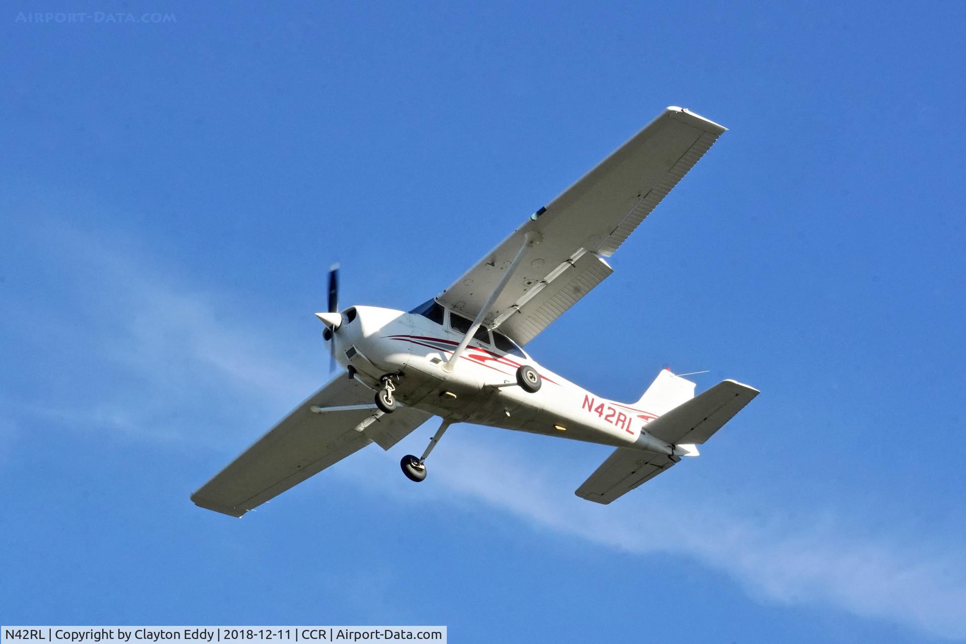 N42RL, 1998 Cessna 172R C/N 17280405, Buchanan Field Concord California 2018.
