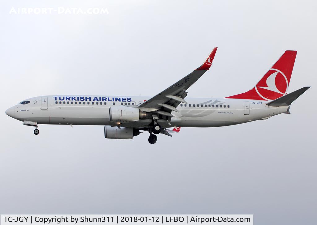 TC-JGY, 2008 Boeing 737-8F2 C/N 35738, Landing rwy 32L in n/c