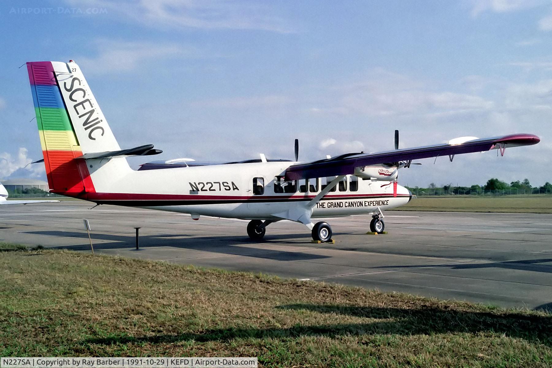 N227SA, 1976 De Havilland Canada DHC-6-300 Twin Otter C/N 517, N227SA   De Havilland Canada DHC-6-300 Twin Otter [517] (Scenic Airlines) Houston-Ellington Field~N 29/10/1991