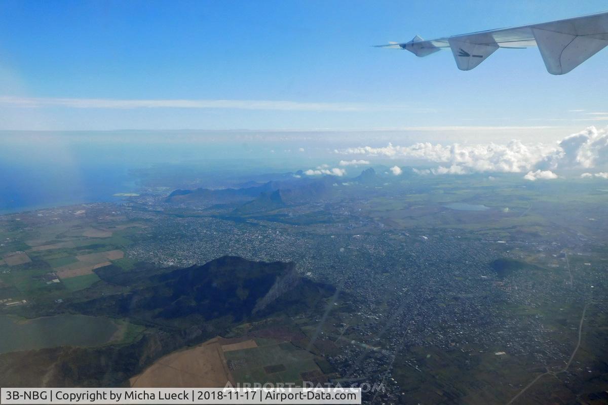 3B-NBG, 2002 ATR 72-212A C/N 690, RUN-MRU