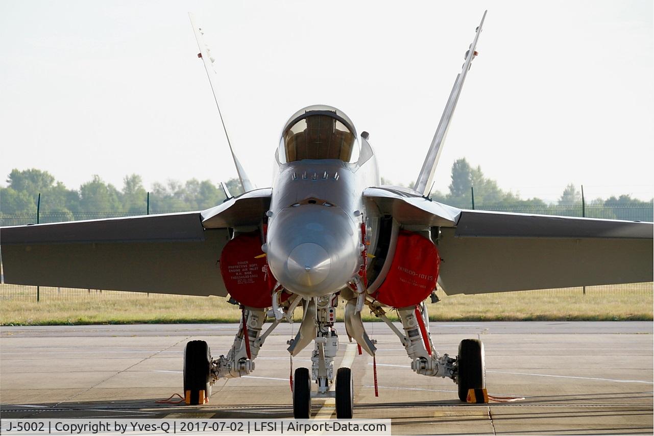 J-5002, McDonnell Douglas F/A-18C Hornet C/N 1315/SFC002, Swiss Air Force McDonnell Douglas FA-18C Hornet, Flight line, St Dizier-Robinson Air Base 113 (LFSI) Open day 2017