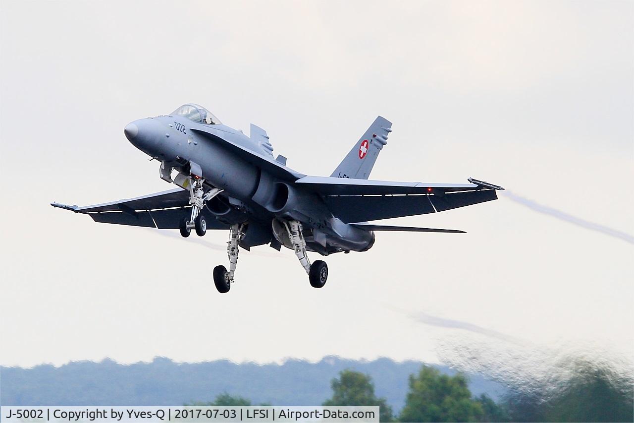 J-5002, McDonnell Douglas F/A-18C Hornet C/N 1315/SFC002, Swiss Air Force McDonnell Douglas FA-18C Hornet, Take off rwy 29, St Dizier-Robinson Air Base 113 (LFSI) Open day 2017