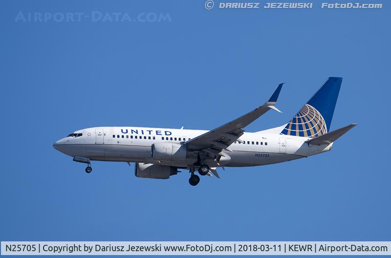 N25705, 1998 Boeing 737-724 C/N 28766, Boeing 737-724 - United Airlines  C/N 28766, N25705