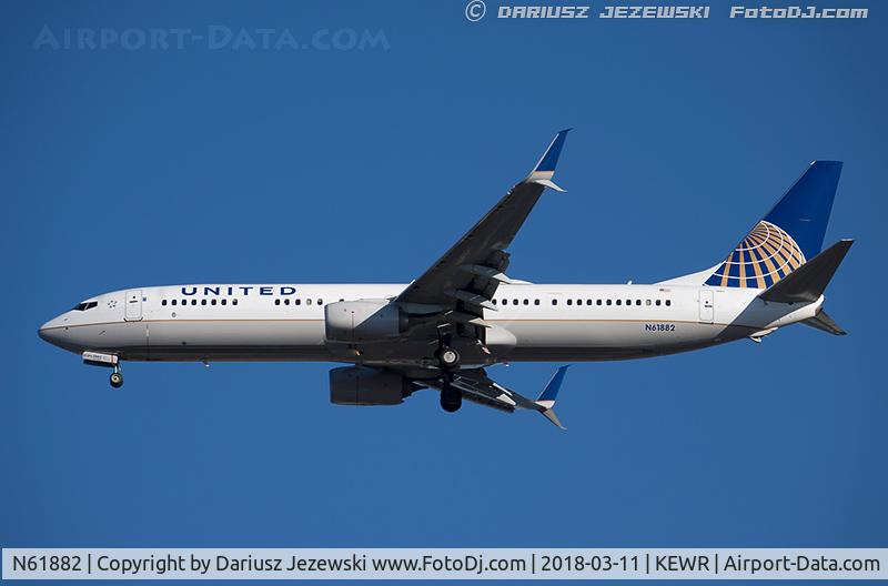 N61882, 2015 Boeing 737-900/ER C/N 42201, Boeing 737-924/ER - United Airlines  C/N 42201, N61882