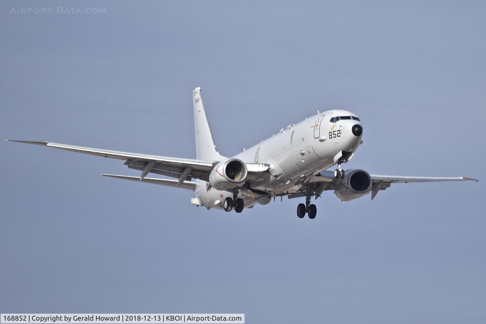 168852, 2015 Boeing P-8A Poseidon C/N 44144, Approach to RWY 10L.