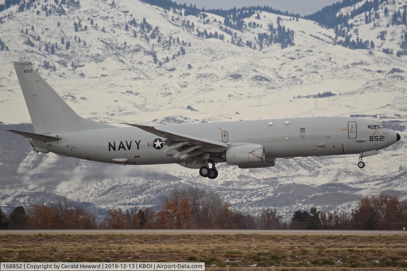 168852, 2015 Boeing P-8A Poseidon C/N 44144, Touch & Go.