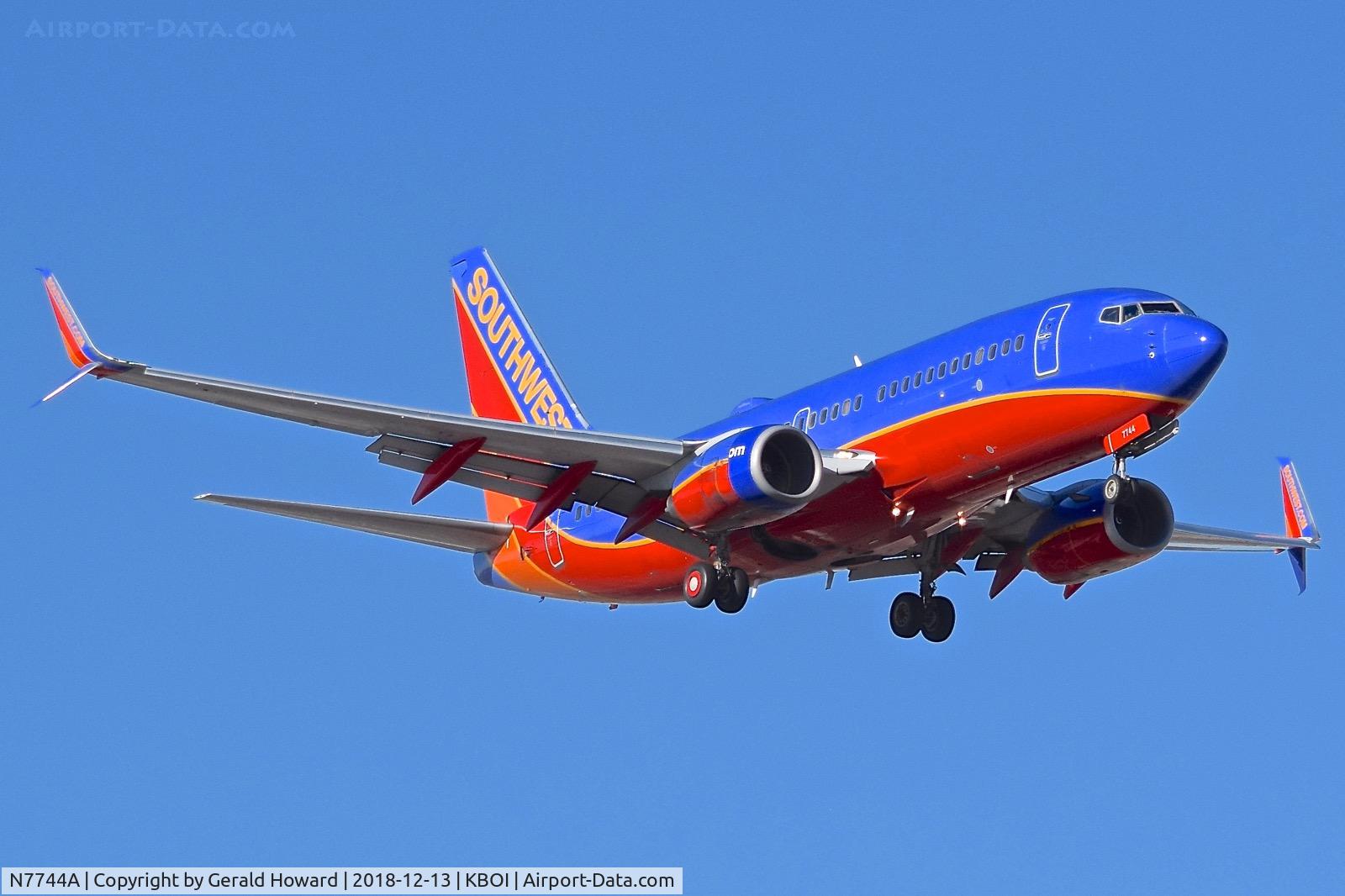 N7744A, 2007 Boeing 737-7BD C/N 33931, On approach to RWY 10L.