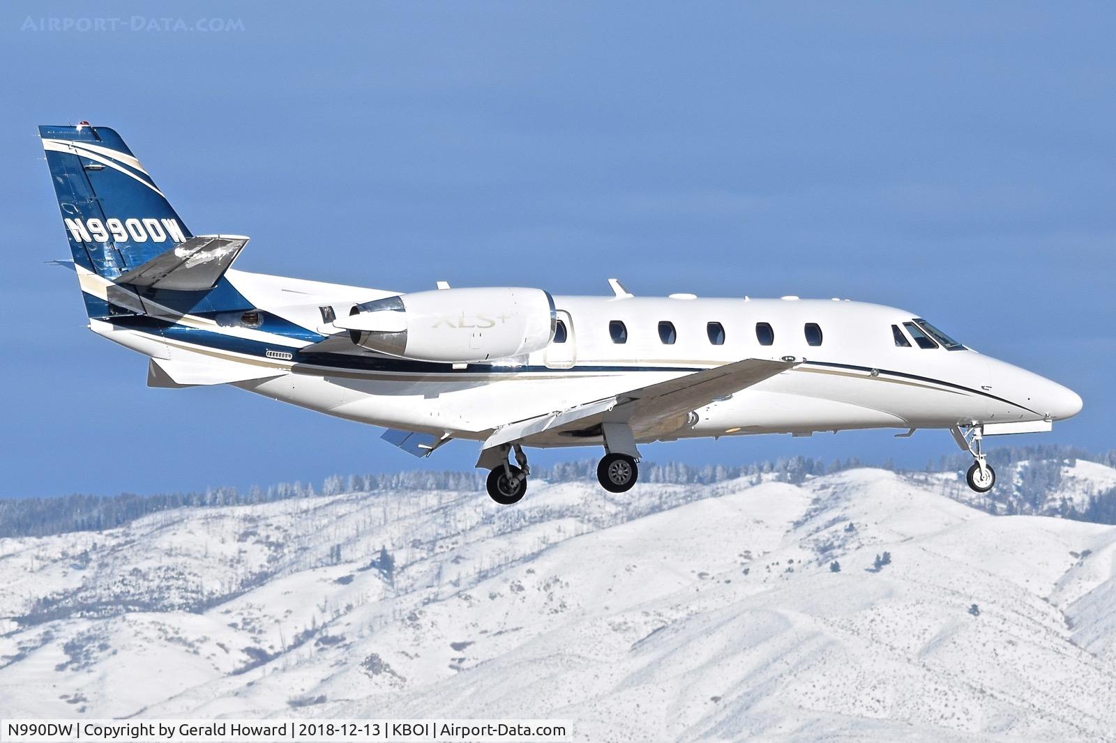 N990DW, 2009 Cessna 560 Citation XLS+ C/N 560-6022, Landing RWY 10L.