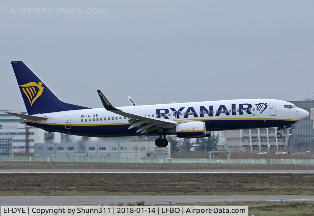EI-DYE, 2008 Boeing 737-8AS C/N 36568, Landing rwy 32R
