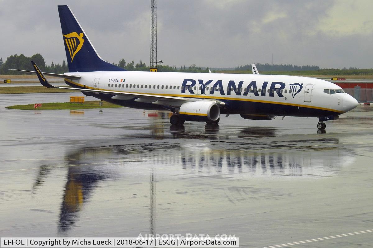 EI-FOL, 2016 Boeing 737-8AS C/N 61580, Heavy rain and reflections