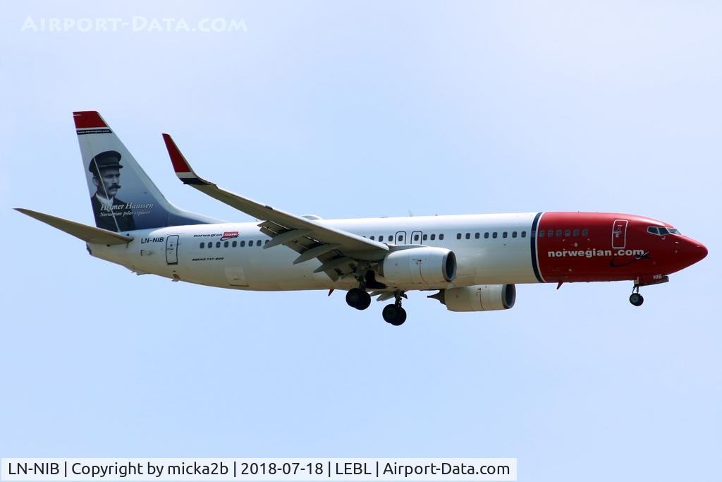LN-NIB, 2011 Boeing 737-86J C/N 36879, Landing