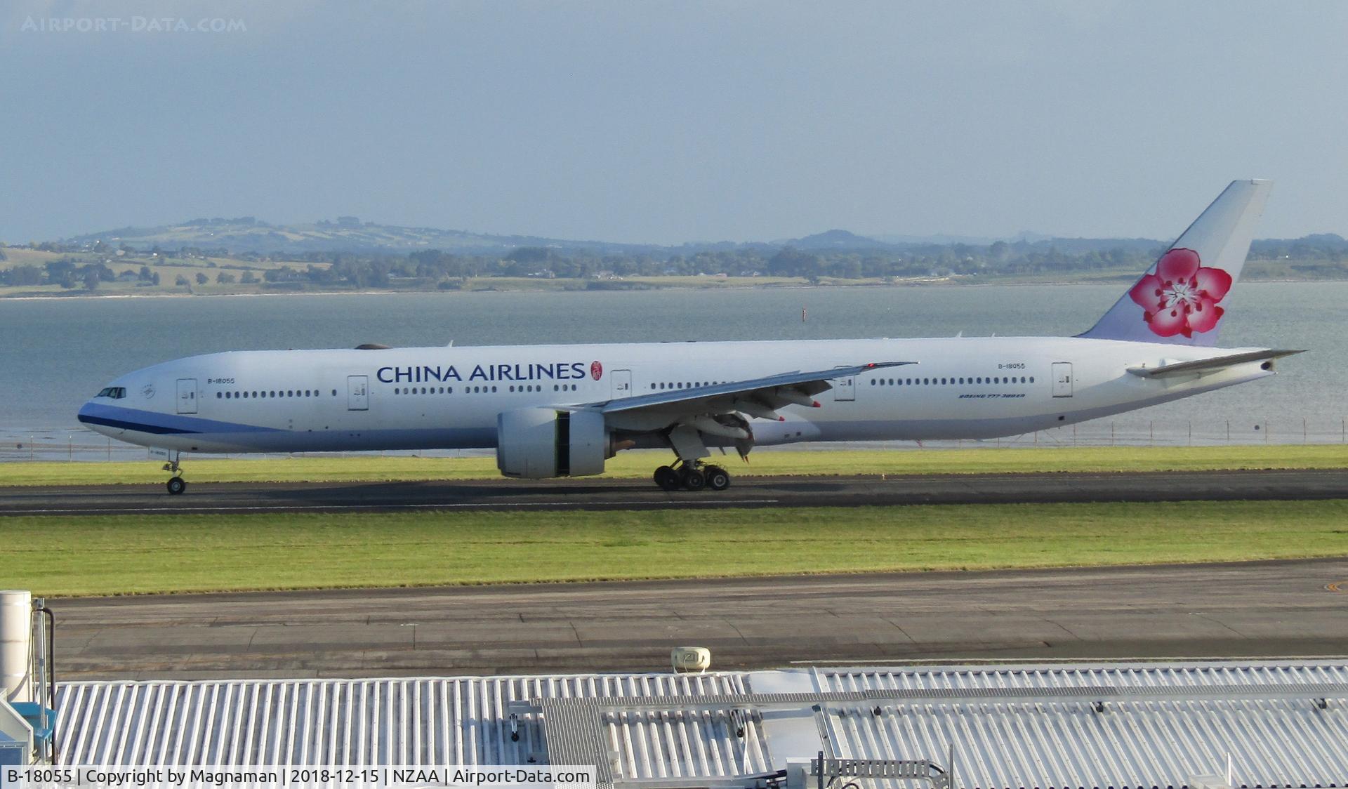 B-18055, 2014 Boeing 777-36N/ER C/N 41823, landing at AKL