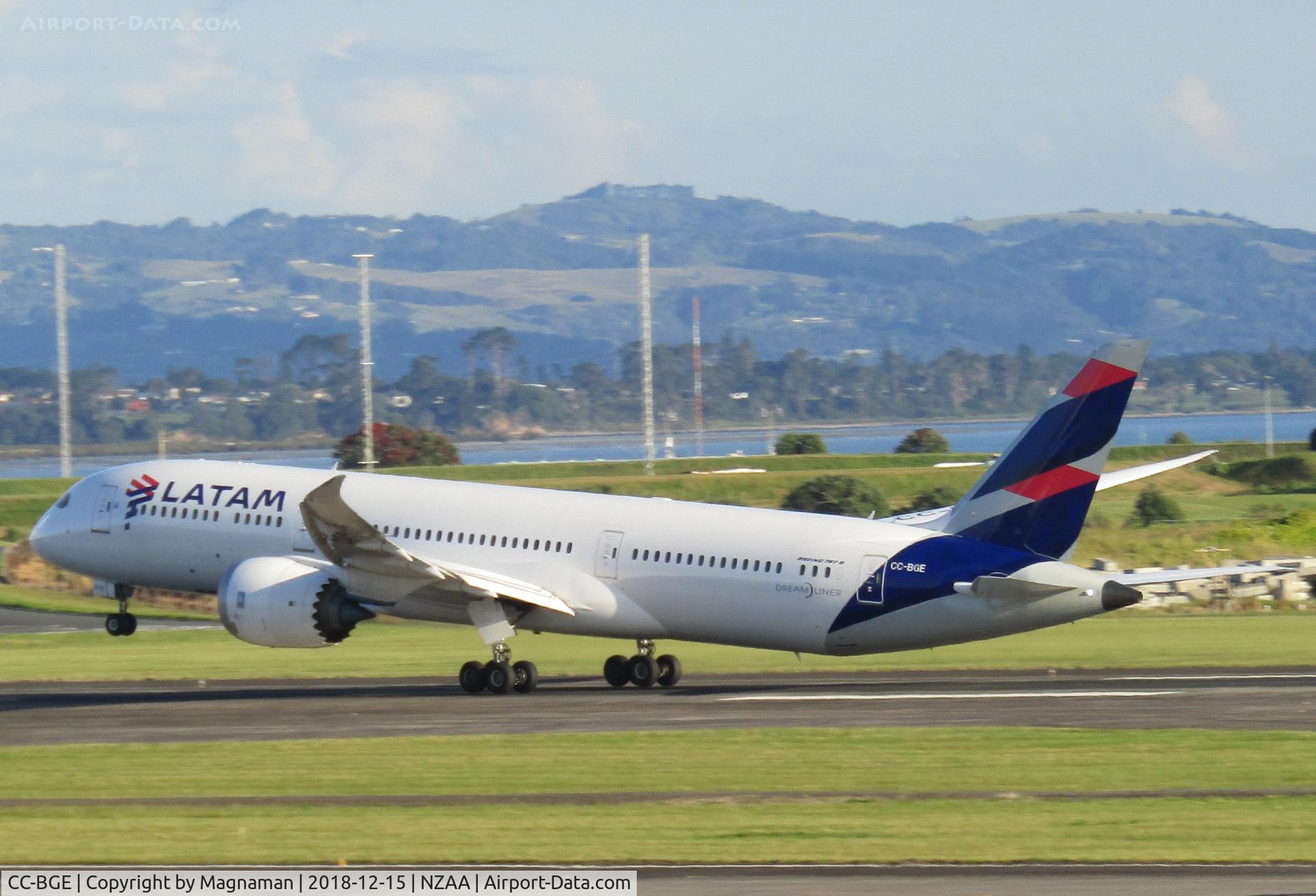 CC-BGE, 2015 Boeing 787-9 Dreamliner C/N 38478, take off