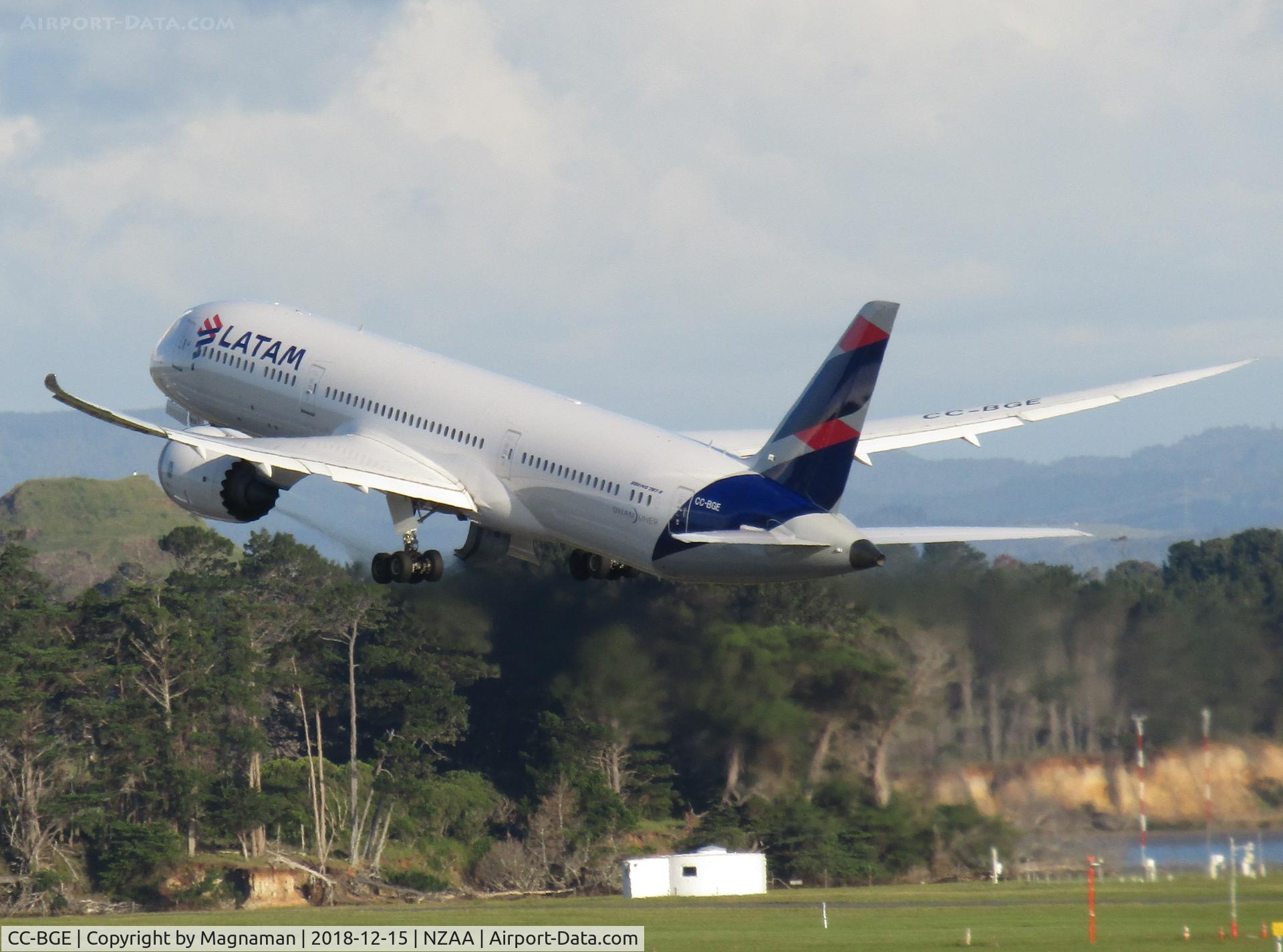 CC-BGE, 2015 Boeing 787-9 Dreamliner C/N 38478, bye - notice reggie on right wing