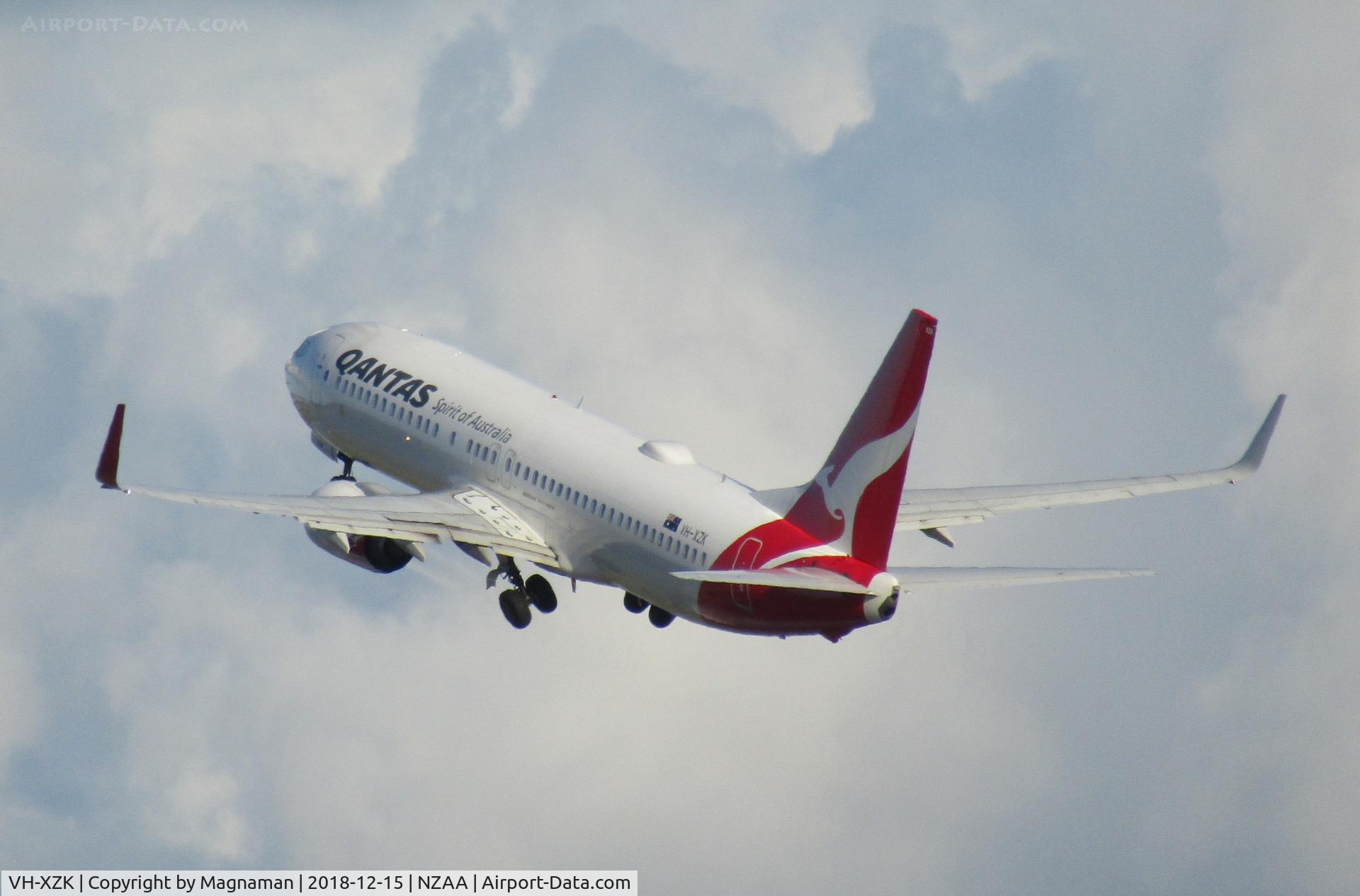 VH-XZK, 2013 Boeing 737-838 C/N 39366, off she goes