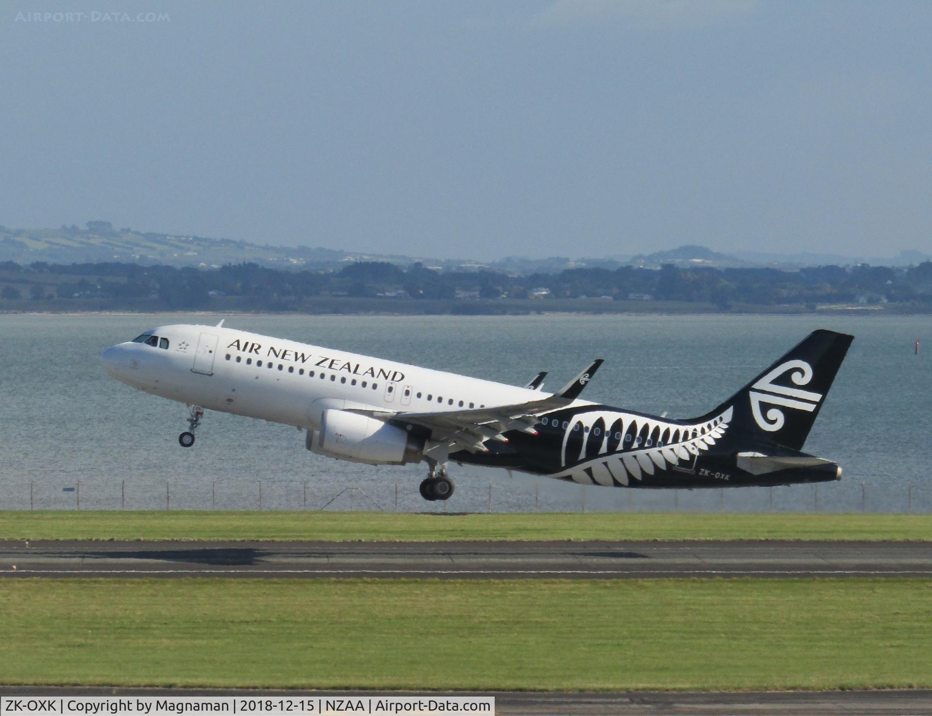 ZK-OXK, 2015 Airbus A320-232 C/N 6706, lifting off