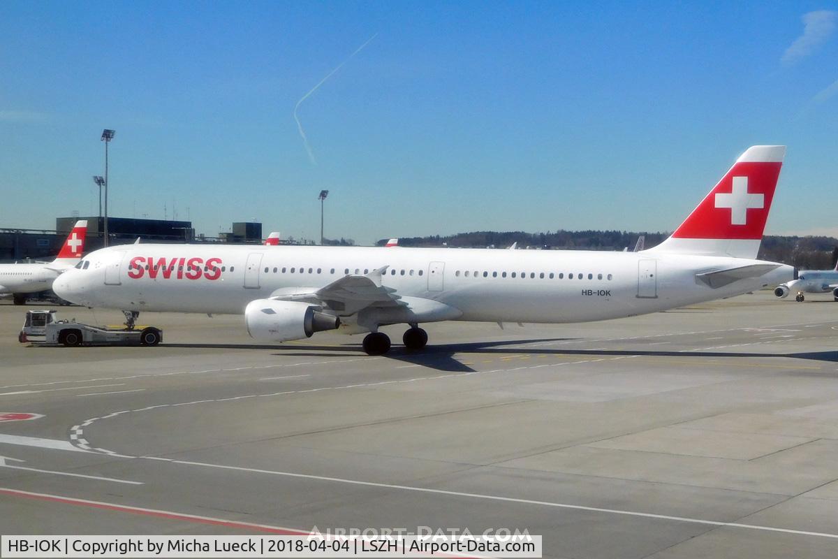 HB-IOK, 1999 Airbus A321-111 C/N 987, At Zurich