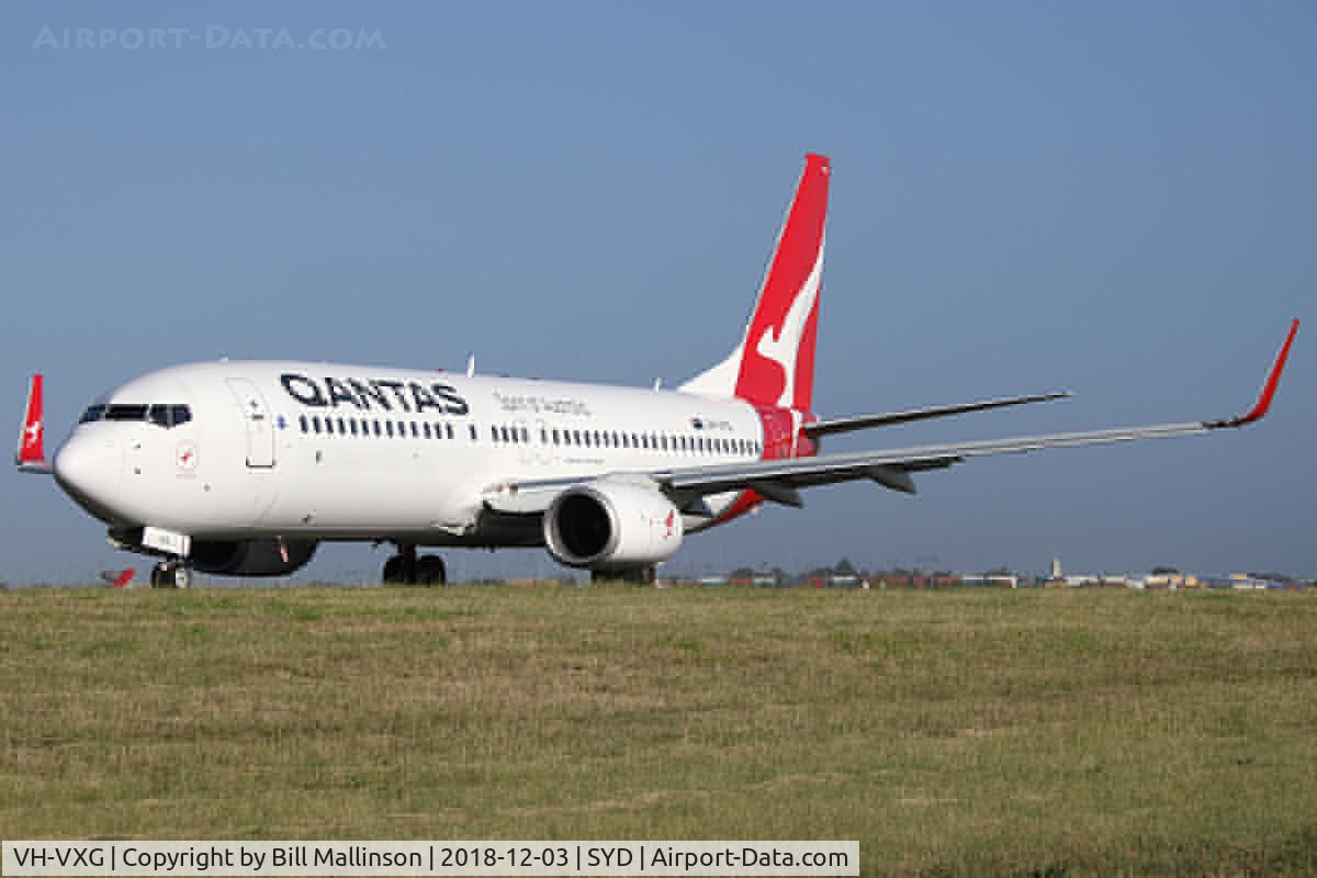 VH-VXG, 2001 Boeing 737-838 C/N 30901, taxiing