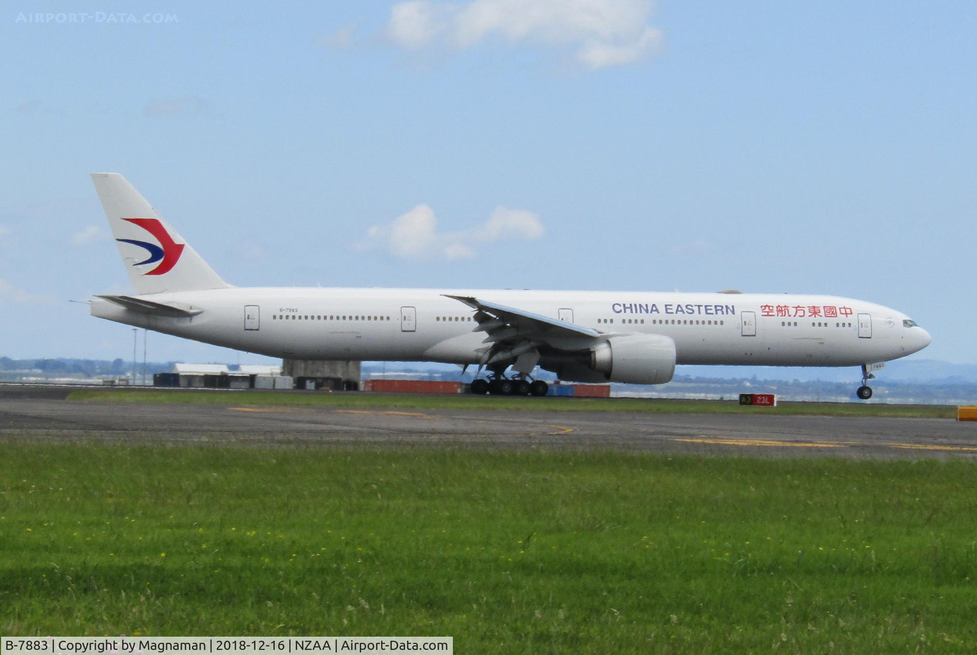 B-7883, 2017 Boeing 777-39PER C/N 43284, TOUCHDOWN AT akl