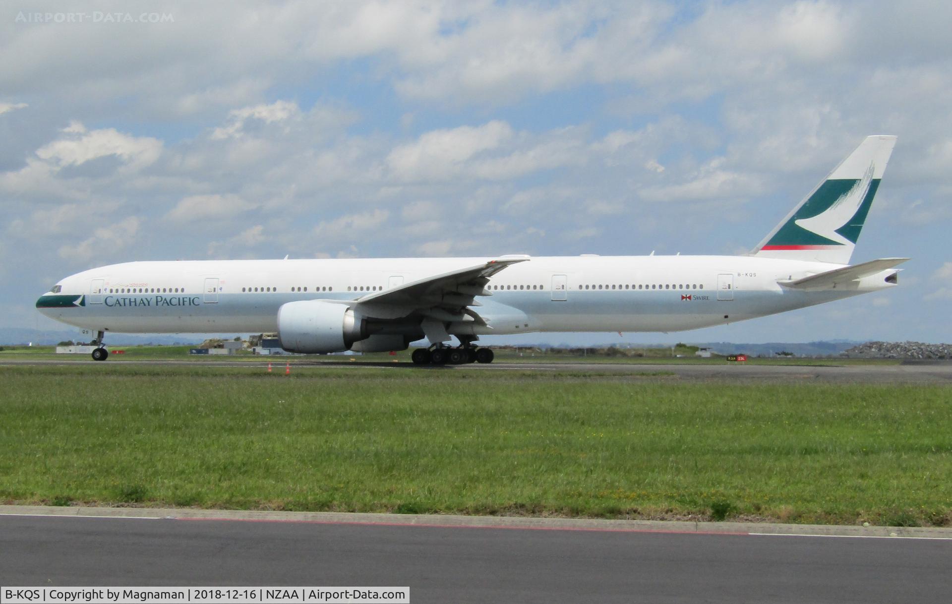 B-KQS, 2014 Boeing 777-367/ER C/N 42144, taxying to leave