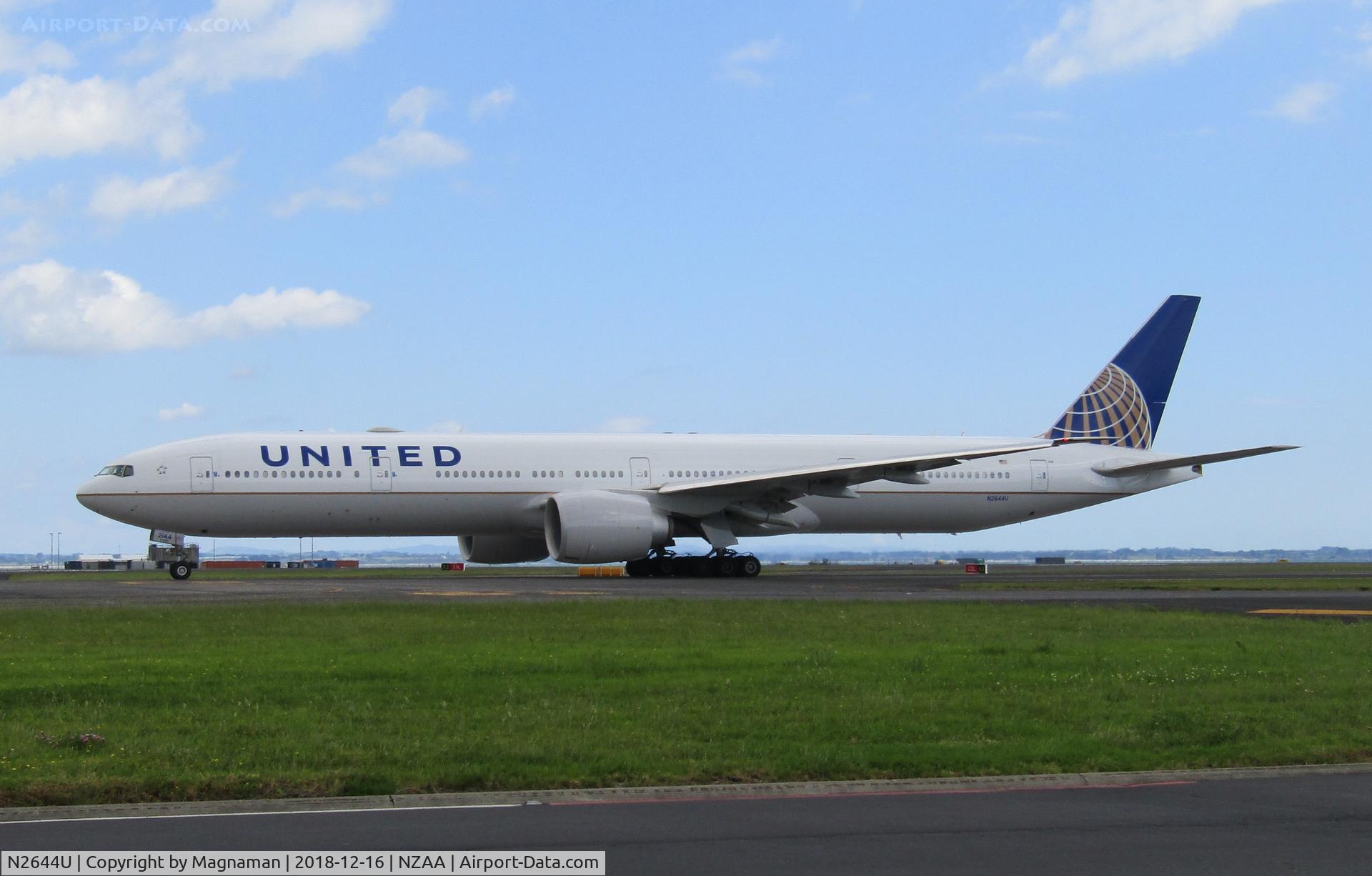 N2644U, 2017 Boeing 777-300/ER C/N 63724, taxying to go usa