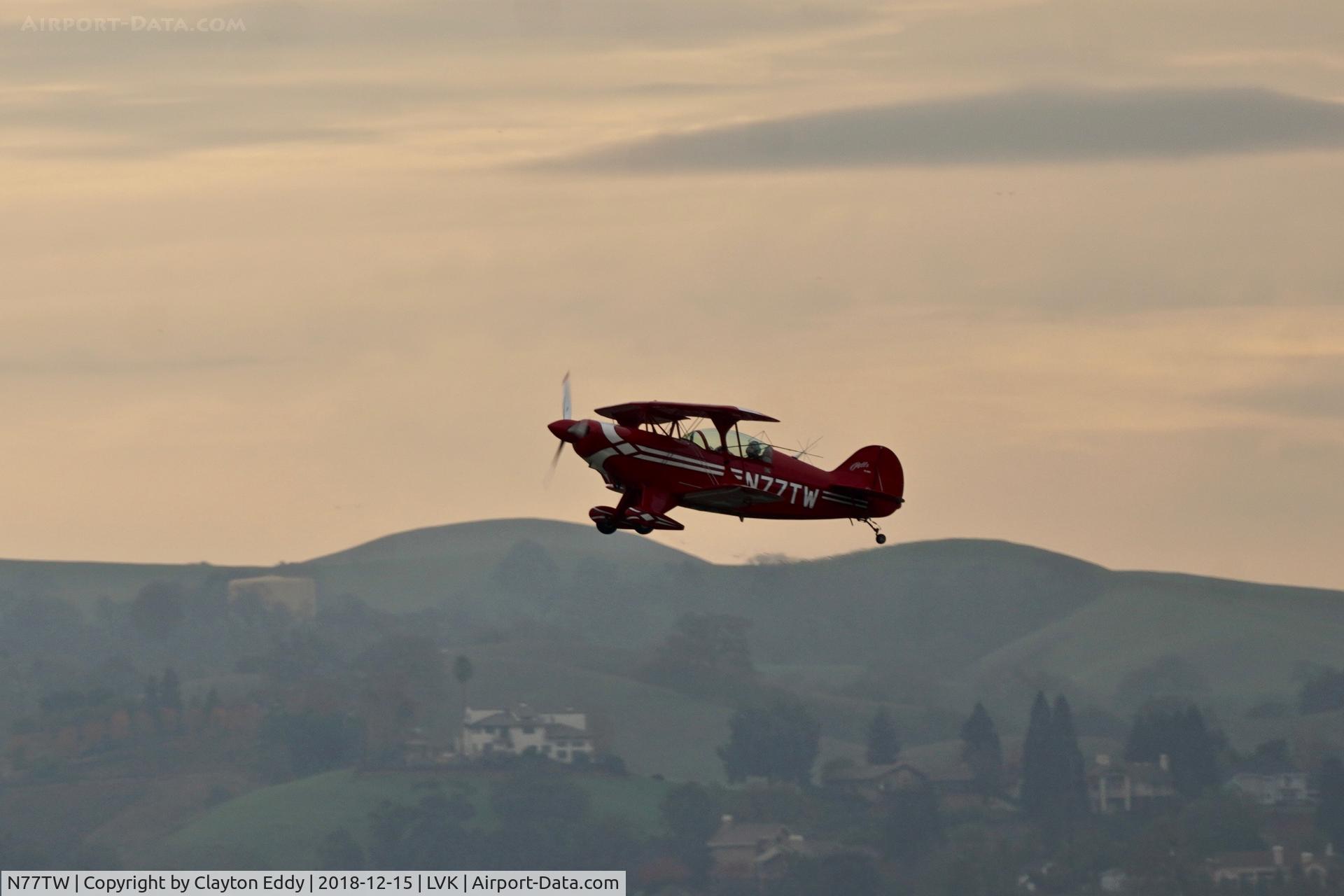 N77TW, 1989 Christen Pitts S-2B Special C/N 5160, Livermore Airport California 2018.