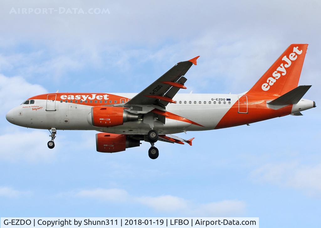 G-EZDO, 2008 Airbus A319-111 C/N 3634, Landing rwy 32L in n/c... Named 'Palma de Mallorca Why not ?'